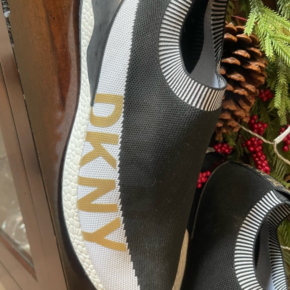 👟 DKNY black slip on sneaker - Picture 2 of 4